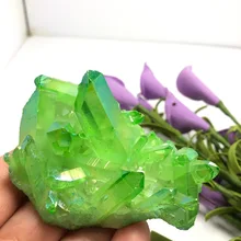 Чистый природный зеленый газ поле кристалл кварца титана висмута природный камень и минерал может исцелить ум