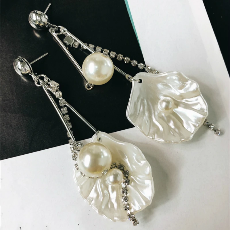 

New Earings Fashion Jewelry Shell Shape Simulation Tassel Earrings Pearl Rhinestone Earrings For Women Wholesale