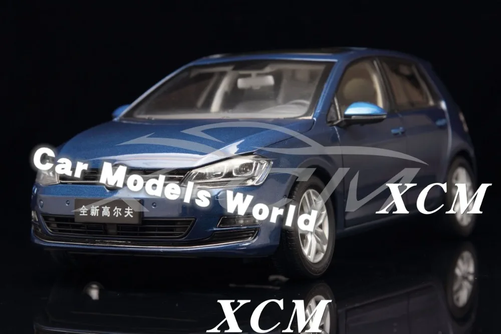 Литая модель автомобиля для гольфа 7 1:18 (синий) + маленький подарок!| |