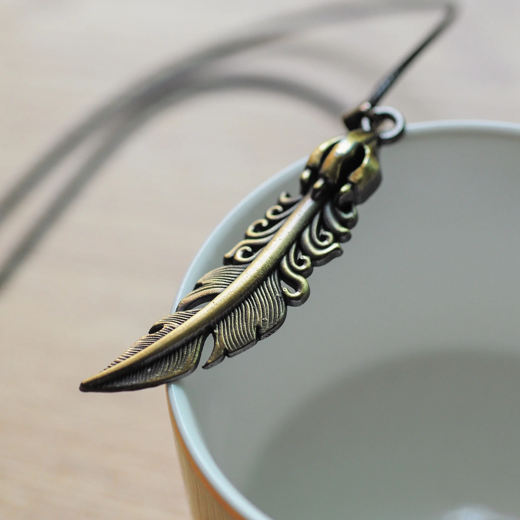 Ретро винтажное бронзовое перо ожерелье для мужчин и женщин панк кулон сплав