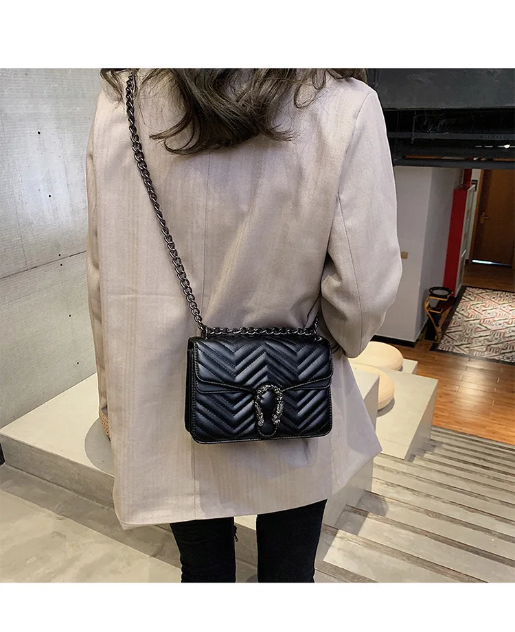 Luxury Brand Women's Bag New Fashion Diamond Chain Single Shoulder Bag Skew Bag Super Fire Black and White Mail Bag