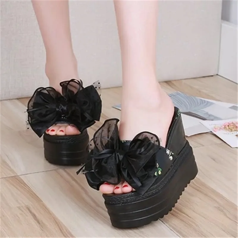 Женские пляжные тапочки на танкетке FeiYiTu черные шлепанцы очень высоком каблуке
