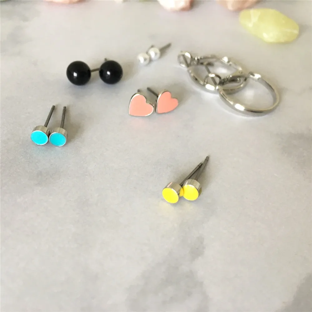 

CASUAL WOMEN GILR EARRING SET RHODIUM COLOR PLATING SMALL ENAMEL STUD EARRING MULTI PACK 6 PAIR SET