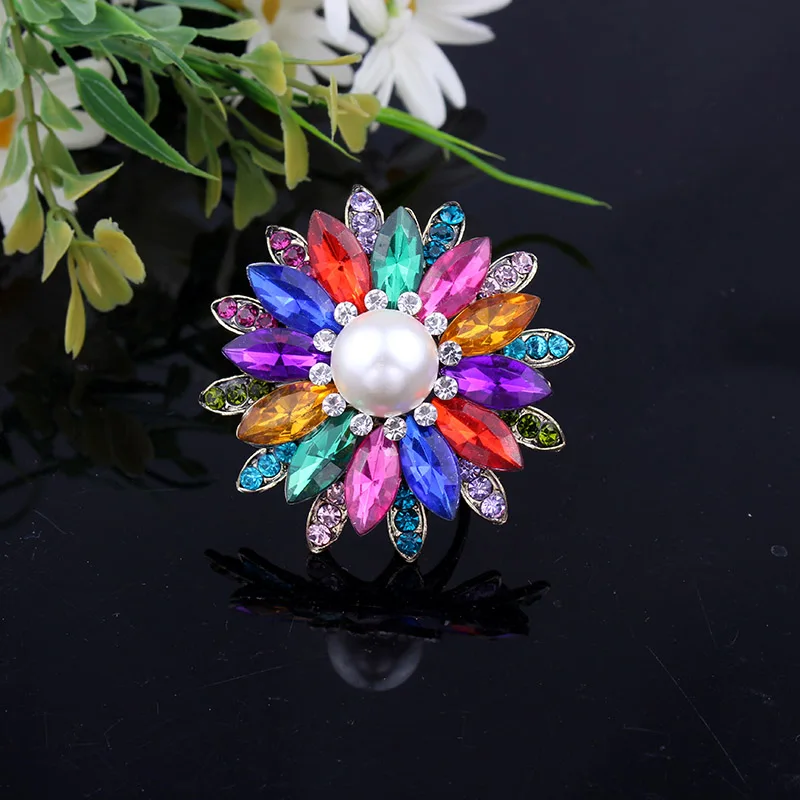 

TODOX Brooch new High Quality Beautiful AB Crystal Daisy Flower Design Fashion Pins and Brooches in Gold-color for Female