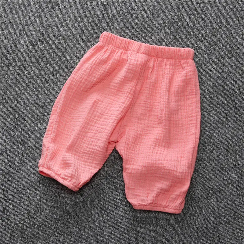 Летние шорты для маленьких девочек мягкие хлопковые повседневные однотонные брюки свободного кроя для малышей шаровары, пляжные Капри одежда для малышей - Цвет: pink