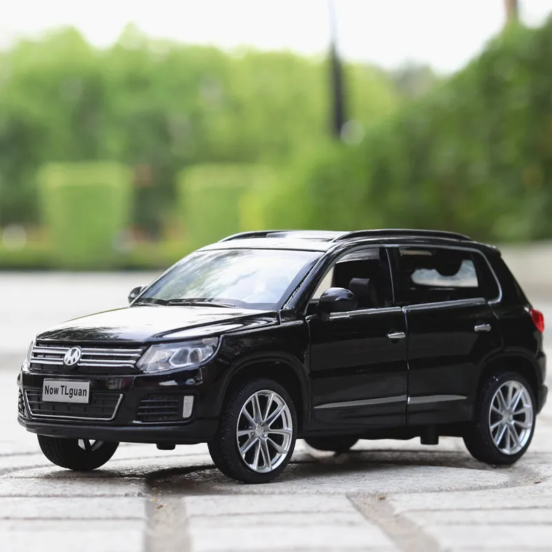 

High simulation 1:32 Tiguan SUV Alloy Pull Back Toy Car Model Musical Flashing Six Open The Doors Diecast Metal For Kids Toys