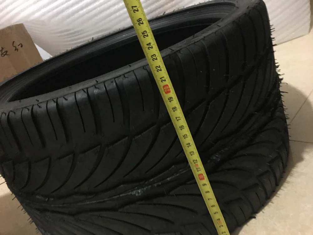 Бескамерные шины R14 235/30 14 плоские беговые резиновые эксплуатационные