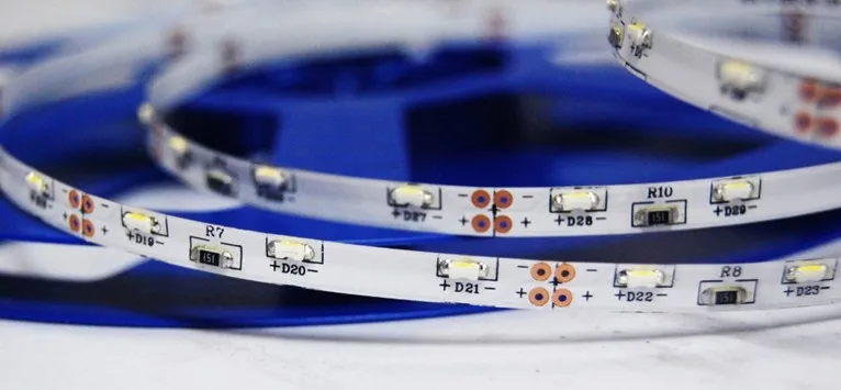 Одной Цвет Вход DC12V DC24V IP65 Водонепроницаемый 8 мм SMD335 60 Светодиодный s боковое излучение Синий Гибкий СВЕТОДИОДНЫЙ полоски
