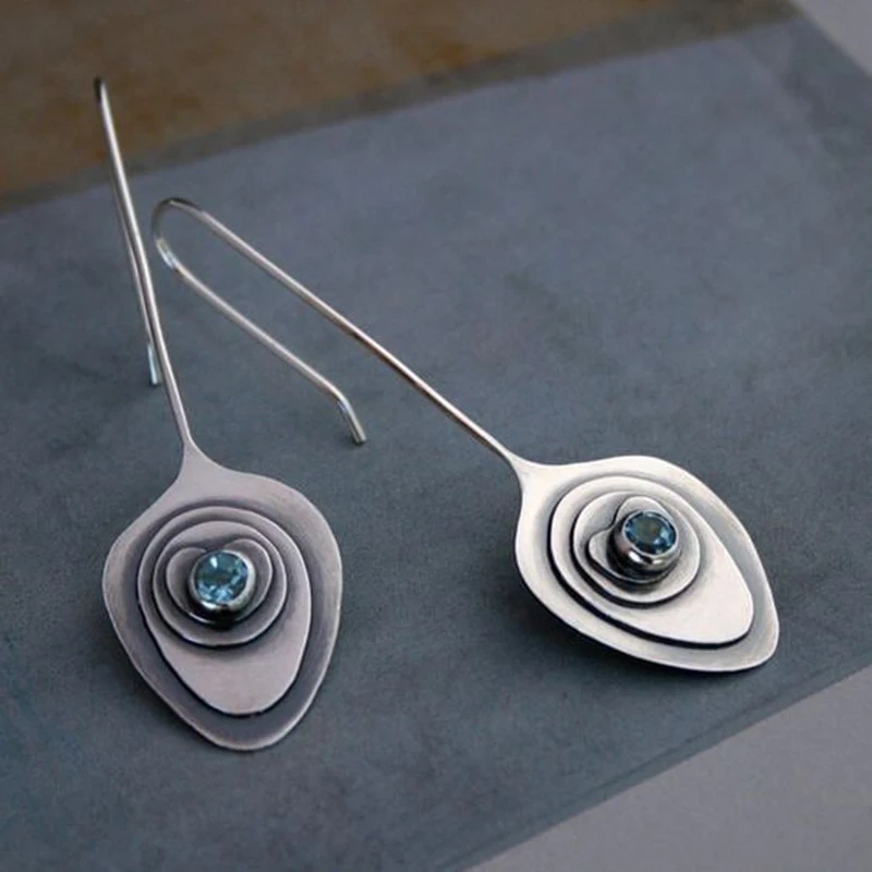

Vintage Antique Silver Multilayer Metal Shell Earring for Women Boho Tribal Jewelry Blue Stone Heart Earrings Brincos Z5M317