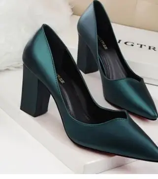 

2018 new European and American style retro fashion temperament simple and comfortable thick with high-heeled shallow mouth point