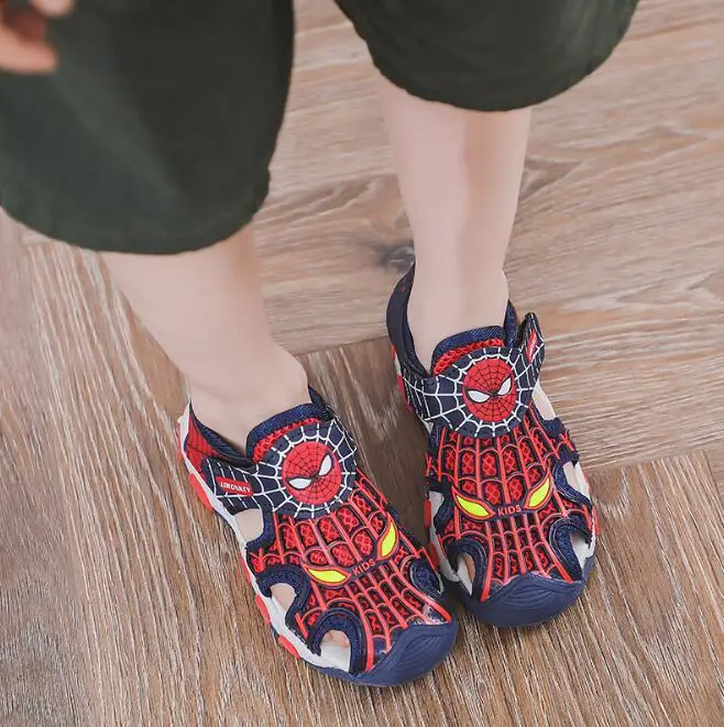 

SpiderMan Boys Sandals New Summer Sneakers Kids Shoes Infantil Boys Beach Sandals Casual Fashion Soft Flat Shoes Size 26-36