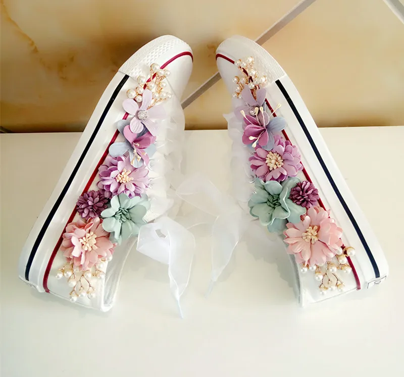 Летние кроссовки; парусиновая обувь на танкетке; женская повседневная обувь; женская обувь ручной работы на заказ; белые туфли на плоской подошве с объемными блестками и цветами