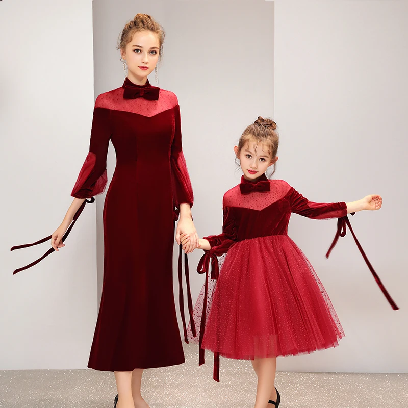 Платья для мамы и дочки цвет красного вина бархат, велюр дизайн Семейные комплекты свадебное платье для детей платье для мамы и дочки День рождения