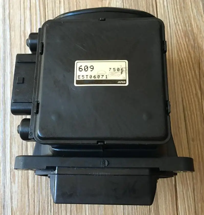Japan original mass air flow meters air flow sensors E5T06071 MD172609 MD183609 suitable for