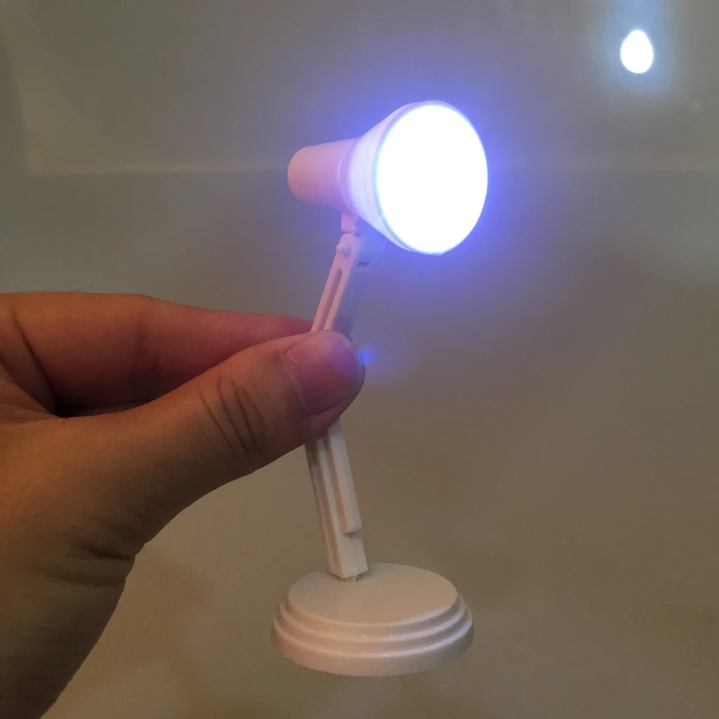 Lámpara de escritorio LED blanca a escala 1/6, modelo de muebles