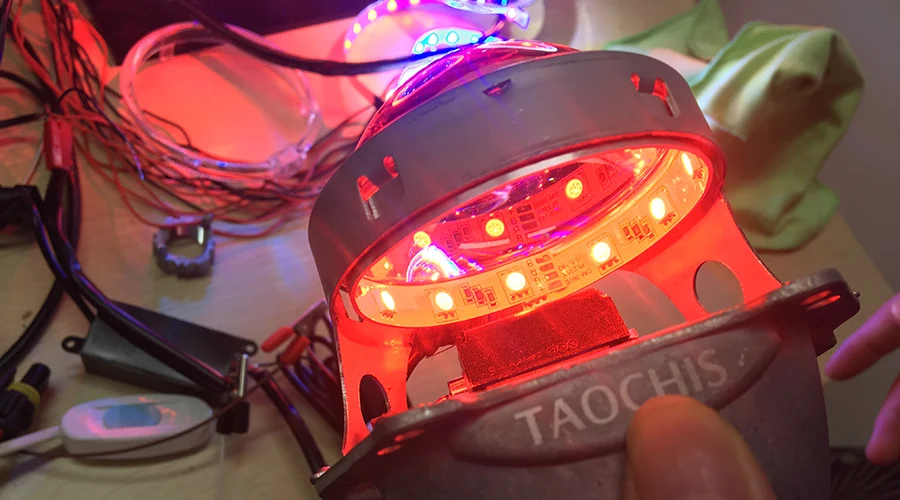 TAOCHIS 2 шт. Авто RGB фары проектор Led Devil Eye Demon Eye лампа для автомобиля приложение дистанционное управление проектор фары ангельские глазки