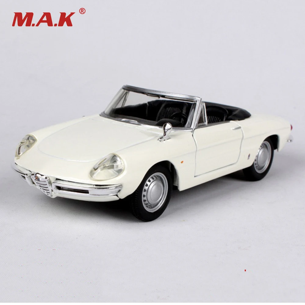 Модели автомобилей Alfa Romeo в масштабе 1/32 желтые и красные игрушки для детей