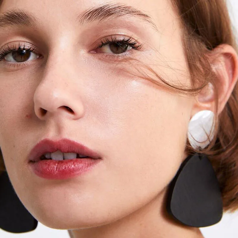 

Ztech Drop Shipping 2019 Trendy Vintage Resins Za Simple Fan Shaped Black And White Patchwork Earrings New Fashion Bijoux