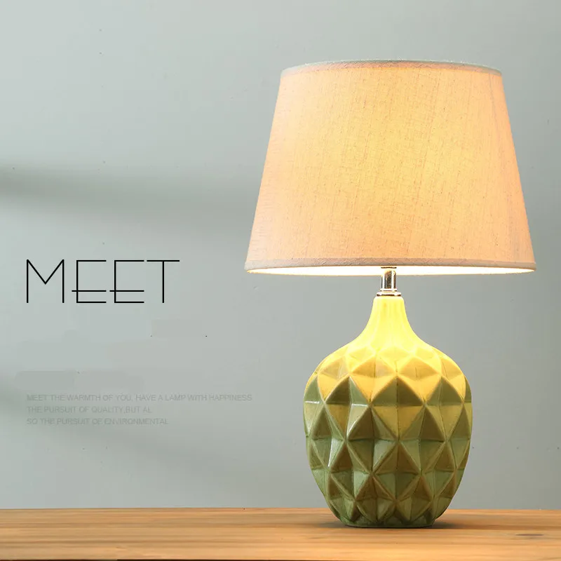 Fashion Creative Pineapple Design Ceramic Dimmer Table Lamp for Bedroom