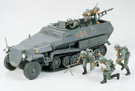 7009 1/72 Sd. Kfz. 251 Полугусеничный бронированный автомобиль