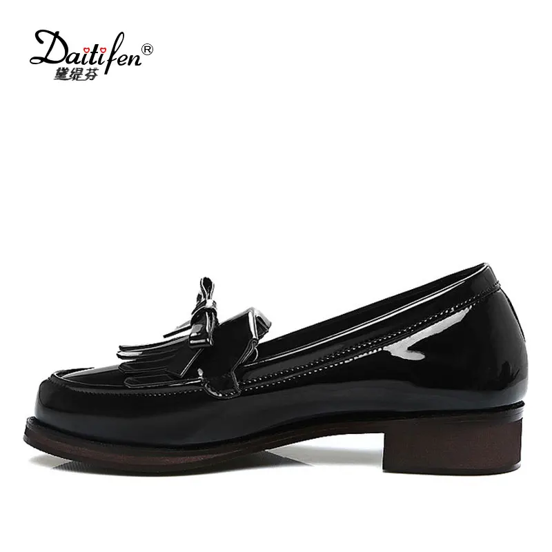 

Daitifen British Style Oxford Shoes Women Fashion Fringe Woman Oxfords Flats Shoes Comfort Slip-On Women Boat Shoes Black White