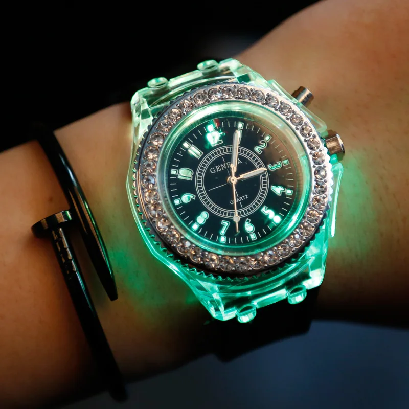 Модные силиконовые бриллиантовые стразы, Светодиодный светящийся цветной свет, часы для женщин, женские кварцевые наручные часы