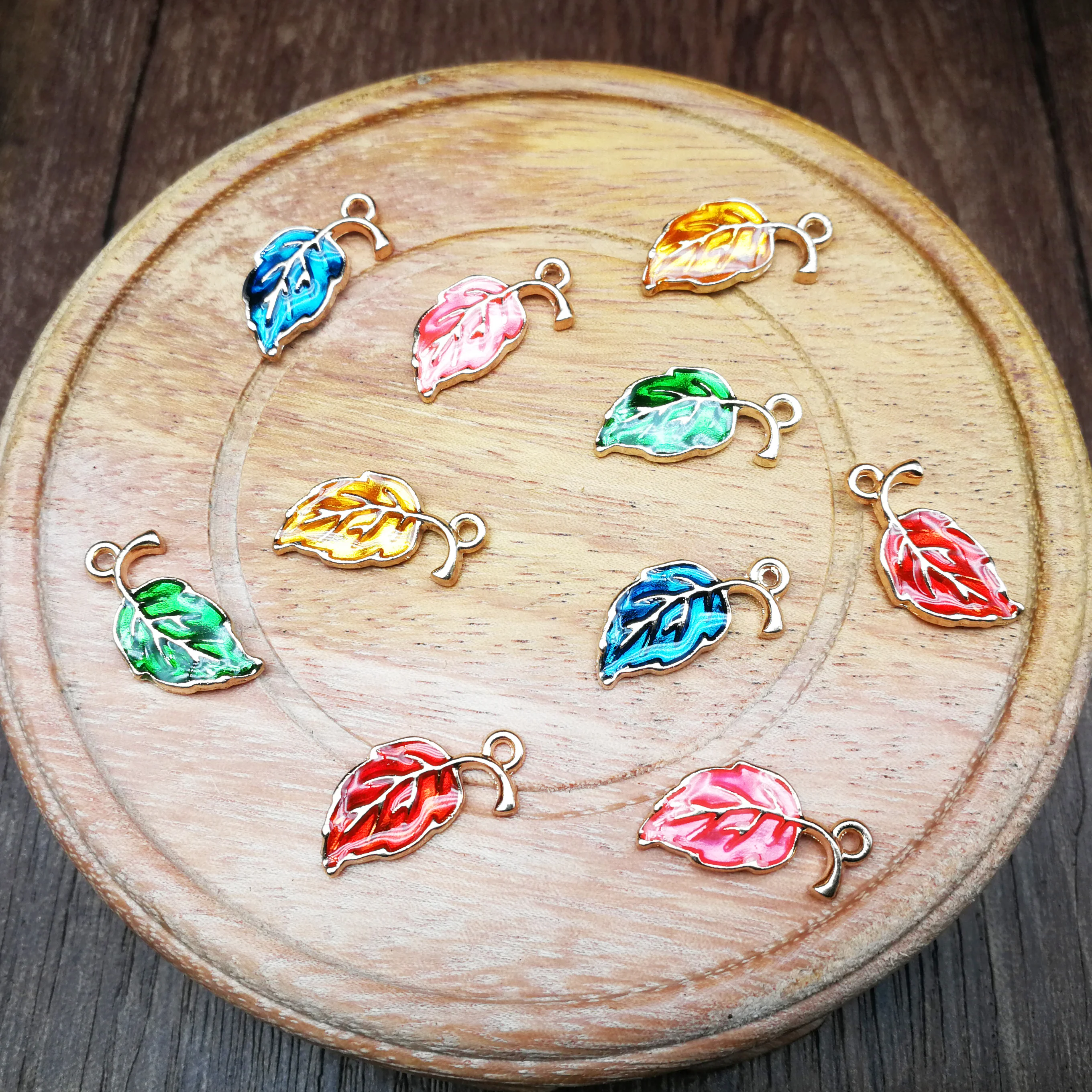 

Fashion Zinc Alloy Gold Color Green Enamel Pendant DIY Jewelry Findings Leaf Charms for Bracelet Earrings Accessories Making