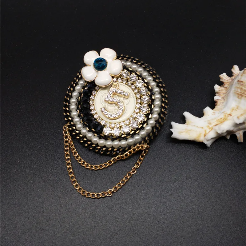 

Retro Handmade Crystal Simulated-Pearls Beads Brooches No. 5 flower Brooch pins for Women Clothes Accessories