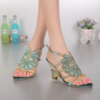 

In the summer of 2017 the new crystal since with diamond sandals, Roman hollow-out wedges set auger sandals