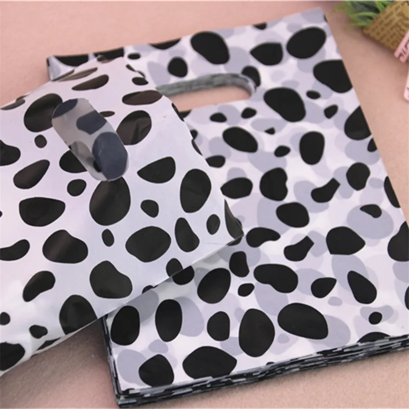 New Style Wholesale 100pcs/lot 15*20cm Milk Cow Design Packaging Gift Bags With Handles Plastic Shopping Bags