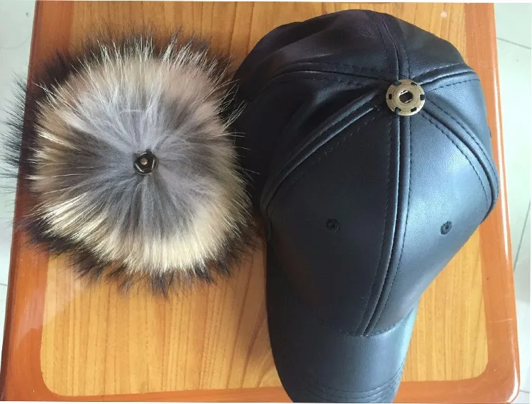 Pom pom baseball cap  (3)