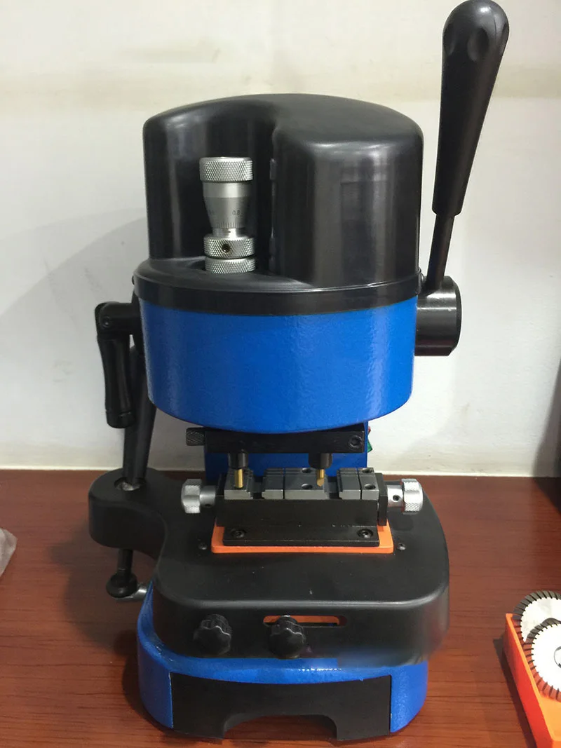 DEFU 303B Vertical key cutting machine 220/110V key copy machine