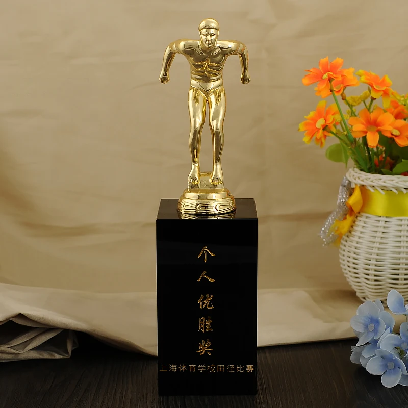 

Individual sports school Tian Jin game winning trophies