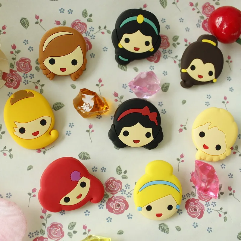 

1piece Creative Cartoon Cute Kawaii Froze Anna Elsa Snow Queen Decorative Brooch Souvenir Kids Girls Small Pins & Badges X017