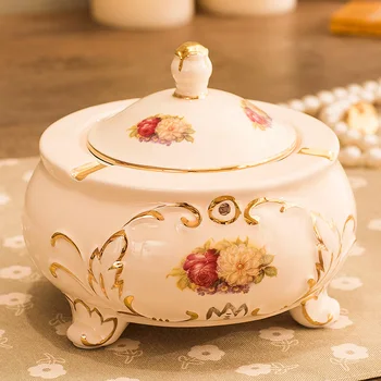 

A pull fashion ceramic ashtray with cover large European personality retro commodity gift ornaments