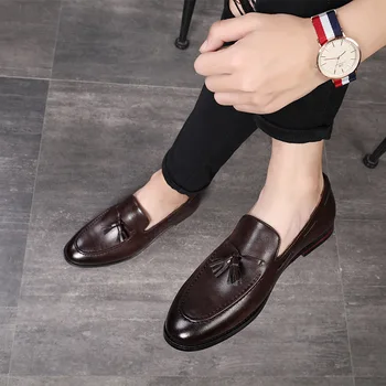 

2020 New Fashion Black Bottom Leather Gentleman Fashion Stress Shoes Men Business Driving Shoes Handmade Tassel Loafers