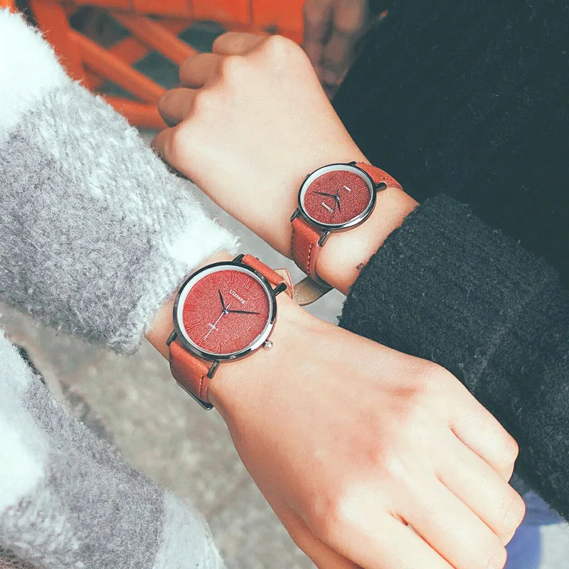 

dropship 1 Pcs Women Men Couple Wrist Quartz Watch Round Alloy Case Fashion Casual Gift