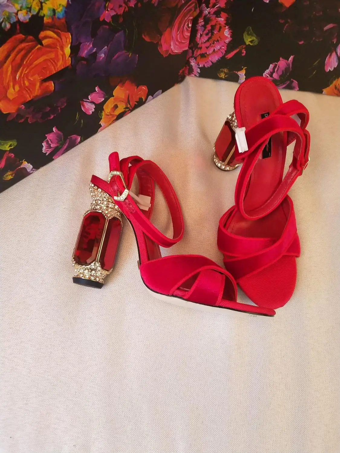 

Super High Heels 10 cm Women Sandal Party Runway Sexy Sandals Platform Ankle Strap Women Lady Girl Shoes 4 Colors Size 35-41