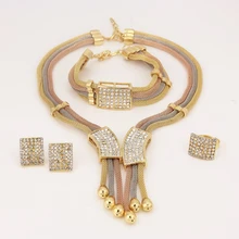 2017 Mujeres Italia Dubai Tres Tonos Aretes Collar de Oro Chapado En Sistemas de La Joyería Del Banquete de Boda Nupcial Accesorios de joyería de Fantasía