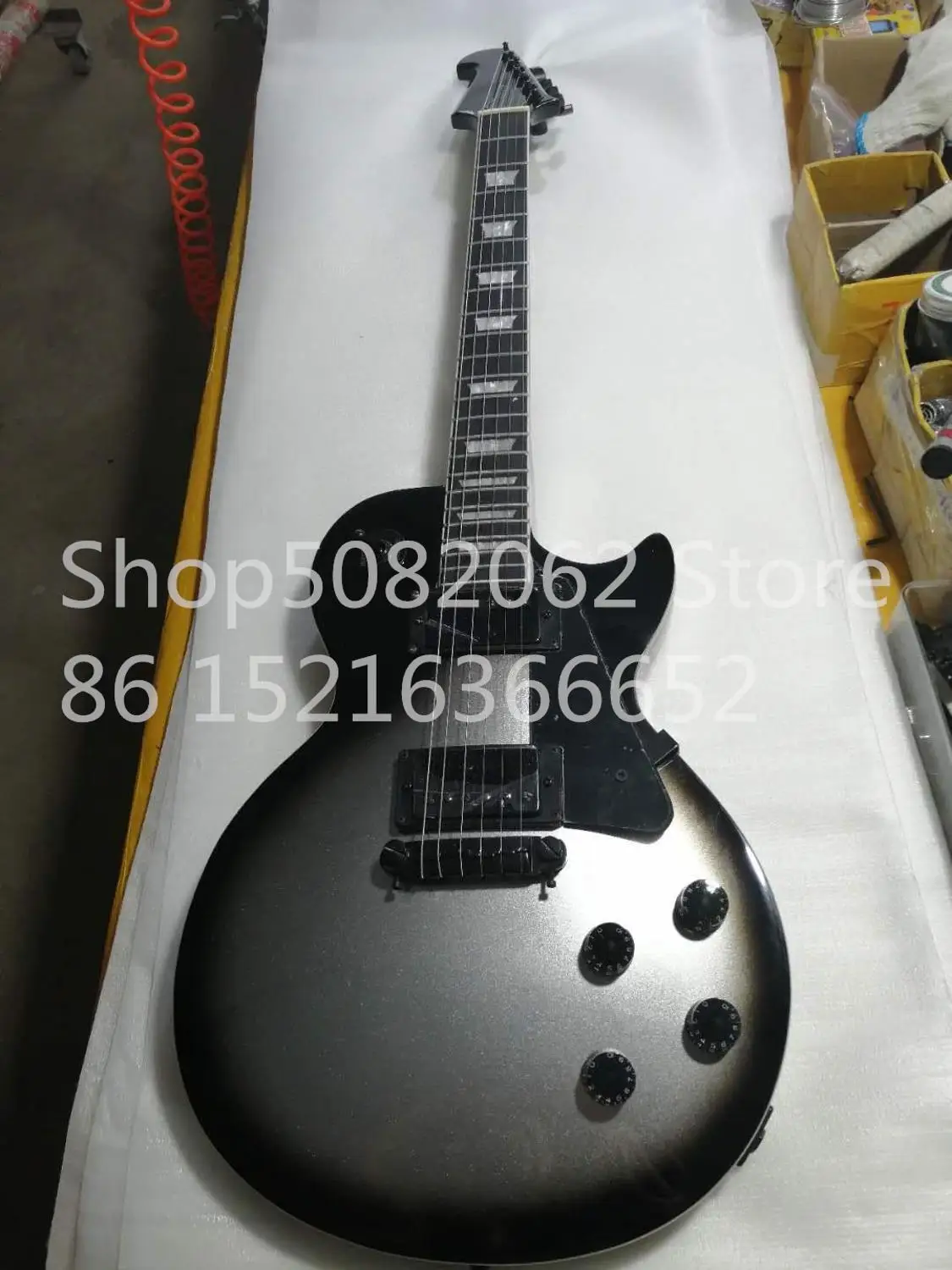 Kustom Warna Silverburst Gitar Listrik, Mengunci Tuner HH Pickup Hitam Perangkat Keras Hitam