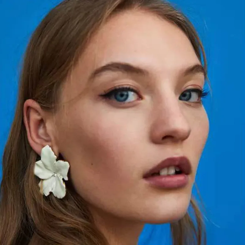 

Boho Big Flower Stud Earrings for Girls Rhinestone Carved Charming Lovely Color Party Women Ear Jewelry ET269