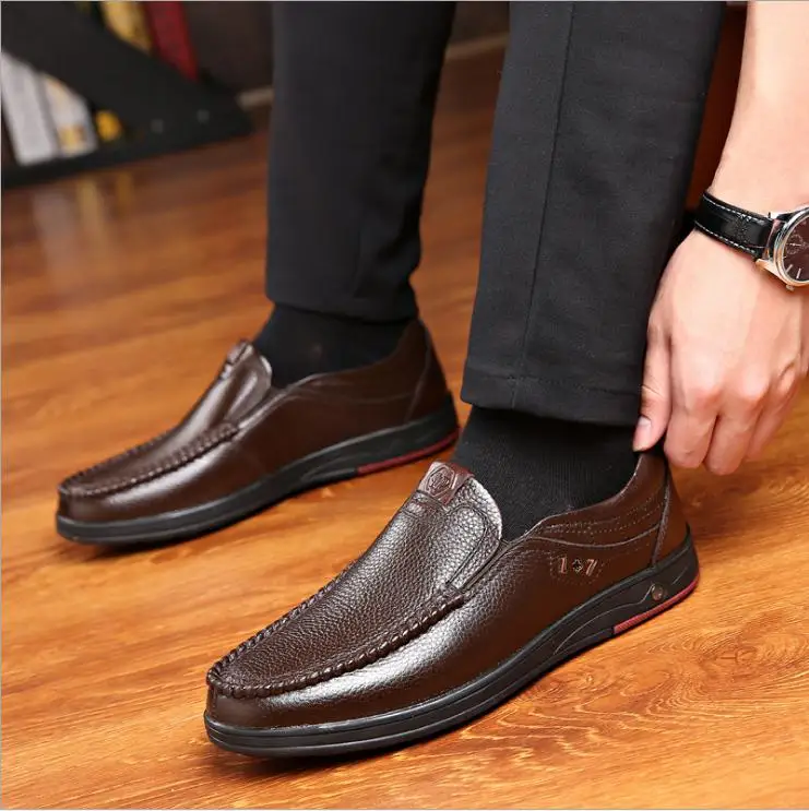 New Plus Size 48 Solid Men Casual Leather Shoes Slip On Lazy Single Shoes Man Loafers Business Office Work Shoes For Male - Цвет: brown