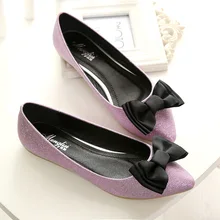 Пикантные женские балетки на плоской подошве с острым носком; Летние офисные туфли с бантом; женские тонкие туфли с закрытым носком; Цвет серебристый, розовый, черный; большие размеры 34-43