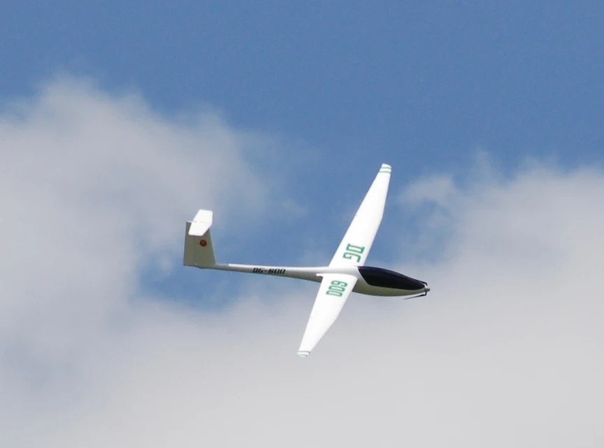 ラジコンモーターグライダー E-STREGA