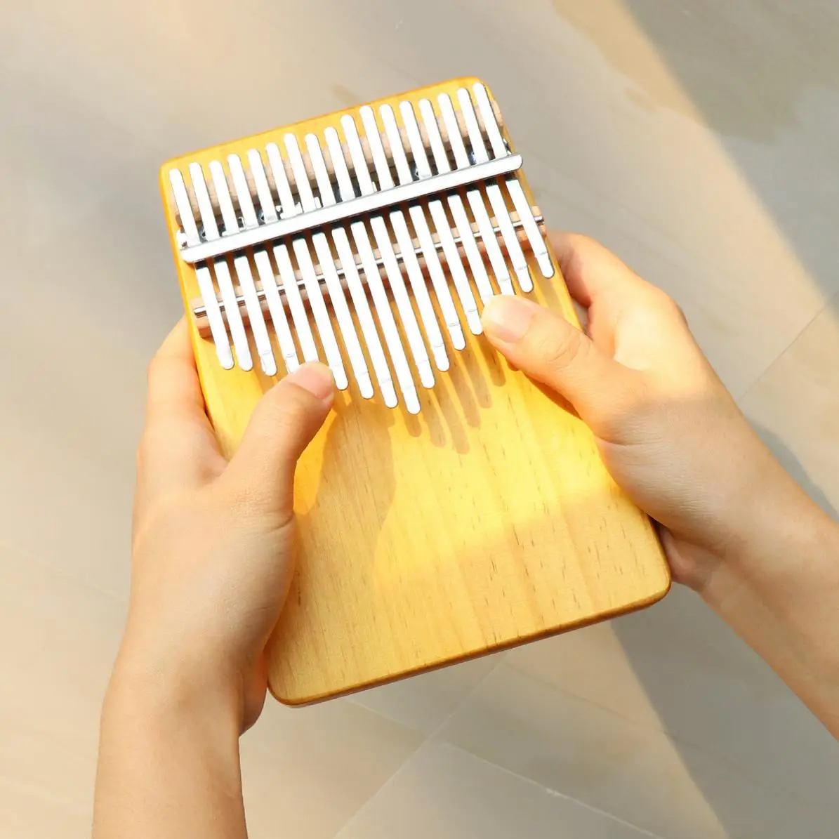 17 مفتاح الإبهام البيانو الاصبع البيانو كاليمبا واحد مجلس الصنوبر Mbira لوحة المفاتيح الموسيقية أداة مع ضبط المطرقة تنظيف الملابس 17 مفتاح الإبهام البيانو الاصبع البيانو كاليمبا واحد مجلس الصنوبر Mbira لوحة المفاتيح الموسيقية أداة مع ضبط المطرقة تنظيف الملابس
