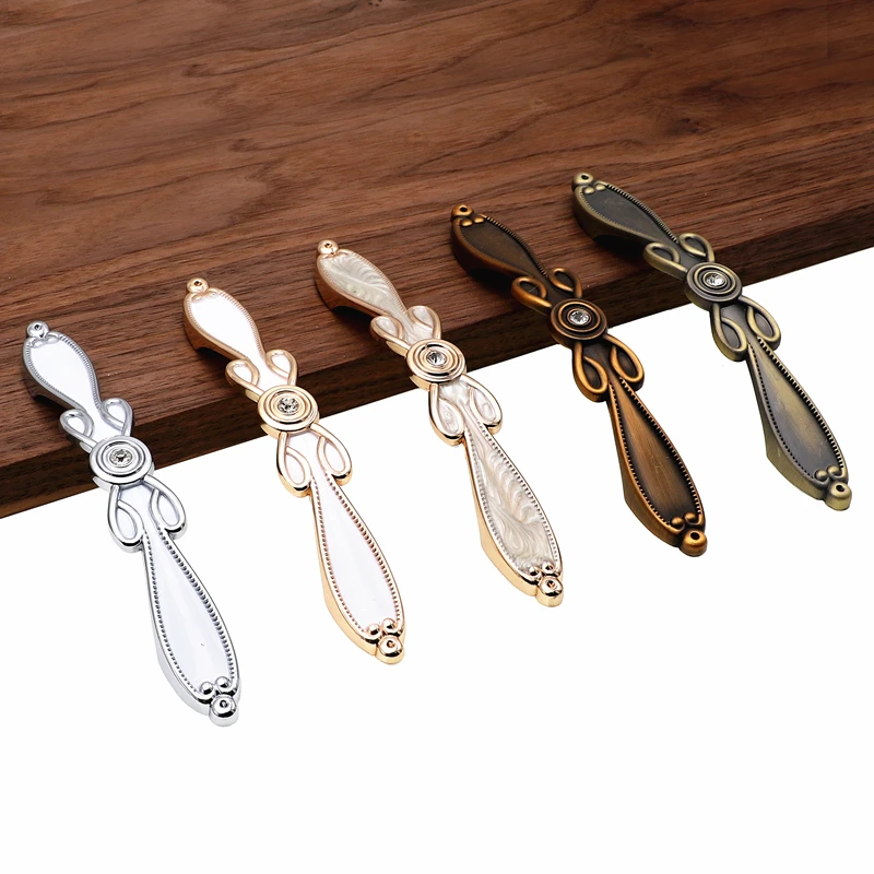 RUNBAZEF حجر الراين الأوروبية الفاخرة الذهب الرمال الفضة أثاث خزانة خزانة خزانة مشروبات الباب سبائك الزنك مقبض RUNBAZEF حجر الراين الأوروبية الفاخرة الذهب الرمال الفضة أثاث خزانة خزانة خزانة مشروبات الباب سبائك الزنك مقبض