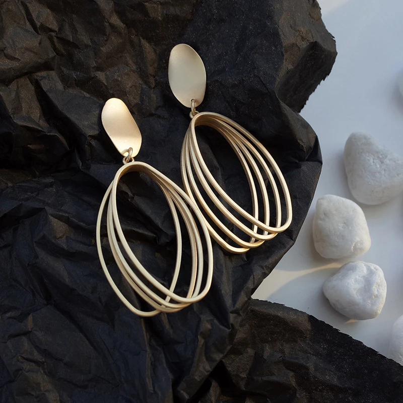 

AENSOA Personality Circle Hollow Earrings Women Fashion 2019 Earrings Metal Gold Color Vintage Earrings Jewelry Gift Wholesale