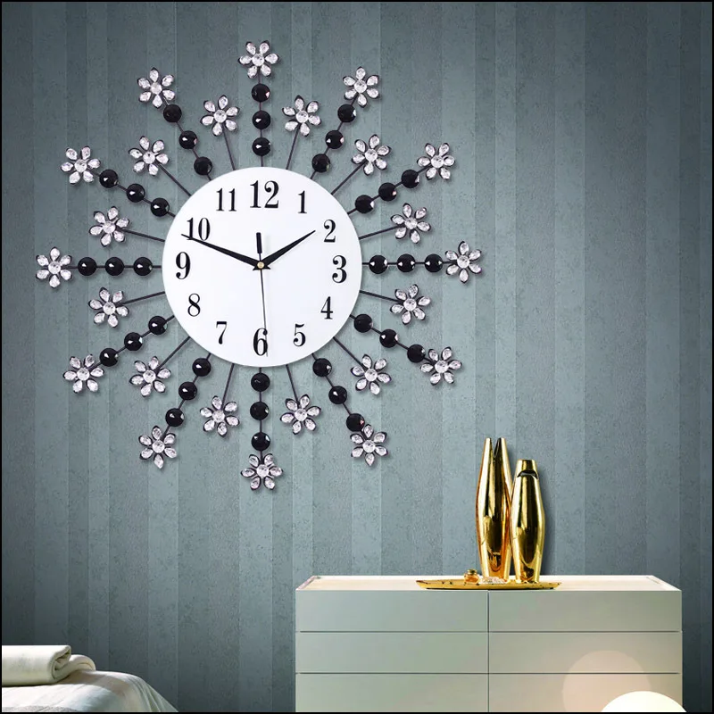 

Modern Metal Frame Diamond Clock Classical Black and White Rhinestone Wall Clock Shining Ornament For Parties 50*50 Stopwatch