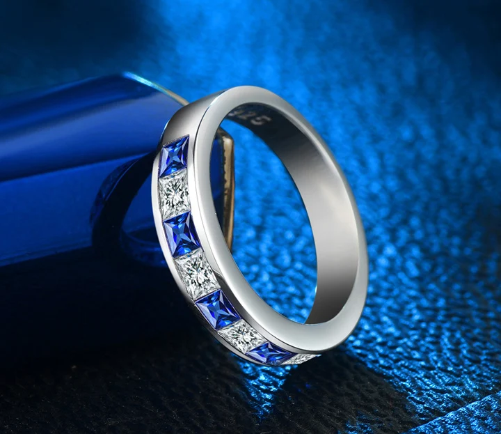 720 women wedding band white gold