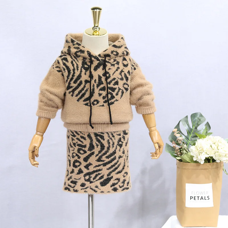 

Female children's water jacket sweater 2018 winter new fashion GIRL'S hooded sweater sweater skirt two-piece